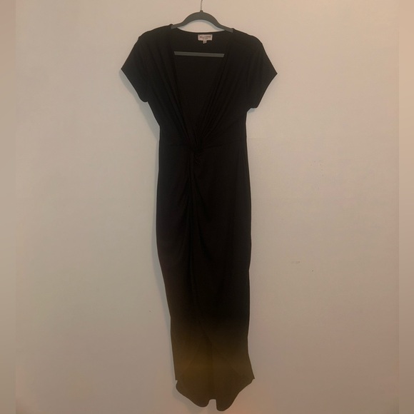 Black overlap v-neck dress. - Picture 1 of 2